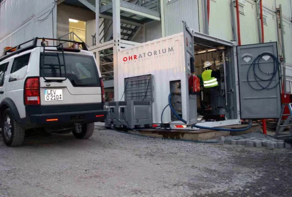 Bild: Wir helfen 'Helfen' - Mobile Trinkwassertechnik für Notunterkünfte kommt aus Hitdorf