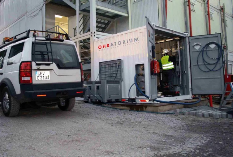 Bild: Wir helfen 'Helfen' - Mobile Trinkwassertechnik für Notunterkünfte kommt aus Hitdorf