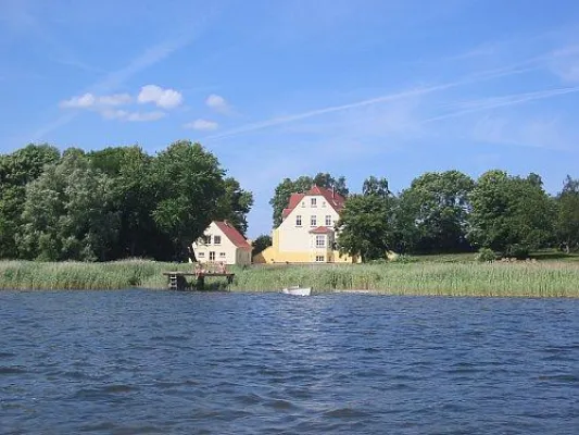 Bild: Auszeichnung des Gut Grubnow auf Rügen als eines der schönsten Ostsee-Ferienwohnungen