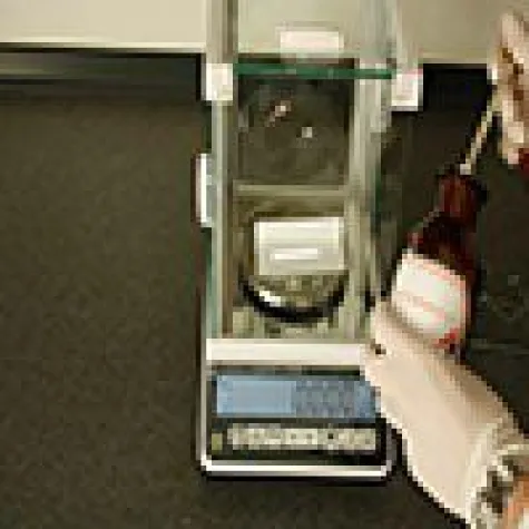 Bild: Feinwaage zum Test bei Turm Apotheke in Langförden