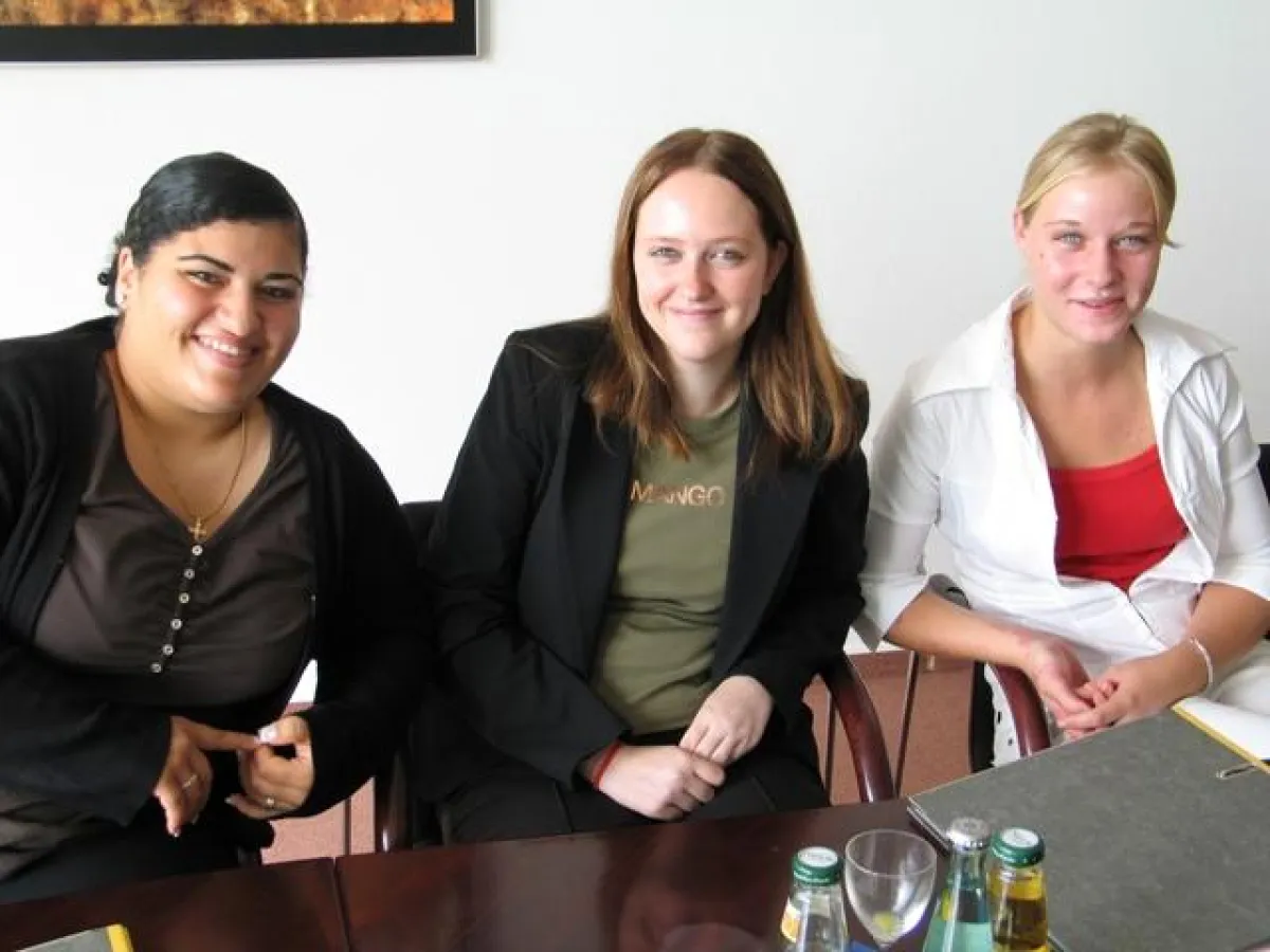 Start ins Berufsleben: Elisabeth Sag, Juliane Kondner und Sandra Jensen (v.l.n.r.) sind angehende Bürokauffrauen in der DQS