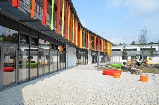 Früher als geplant und günstiger als erwartet: Grundschulneubau von HITZLER INGENIEURE gesteuert Bild: Früher als geplant und günstiger als erwartet: Grundschulneubau von HITZLER INGENIEURE gesteuert