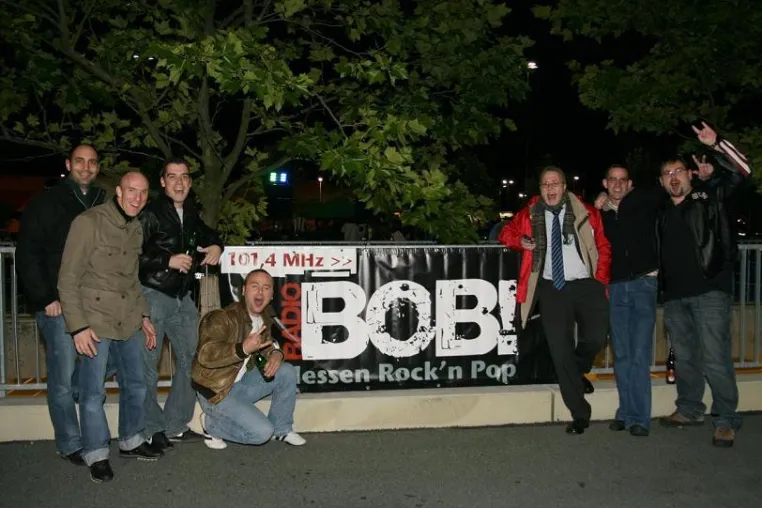 Bild: Public Listening mit RADIO BOB - 1.000 Fans versammeln sich in Frankfurt, der Rest feiert im Radio mit