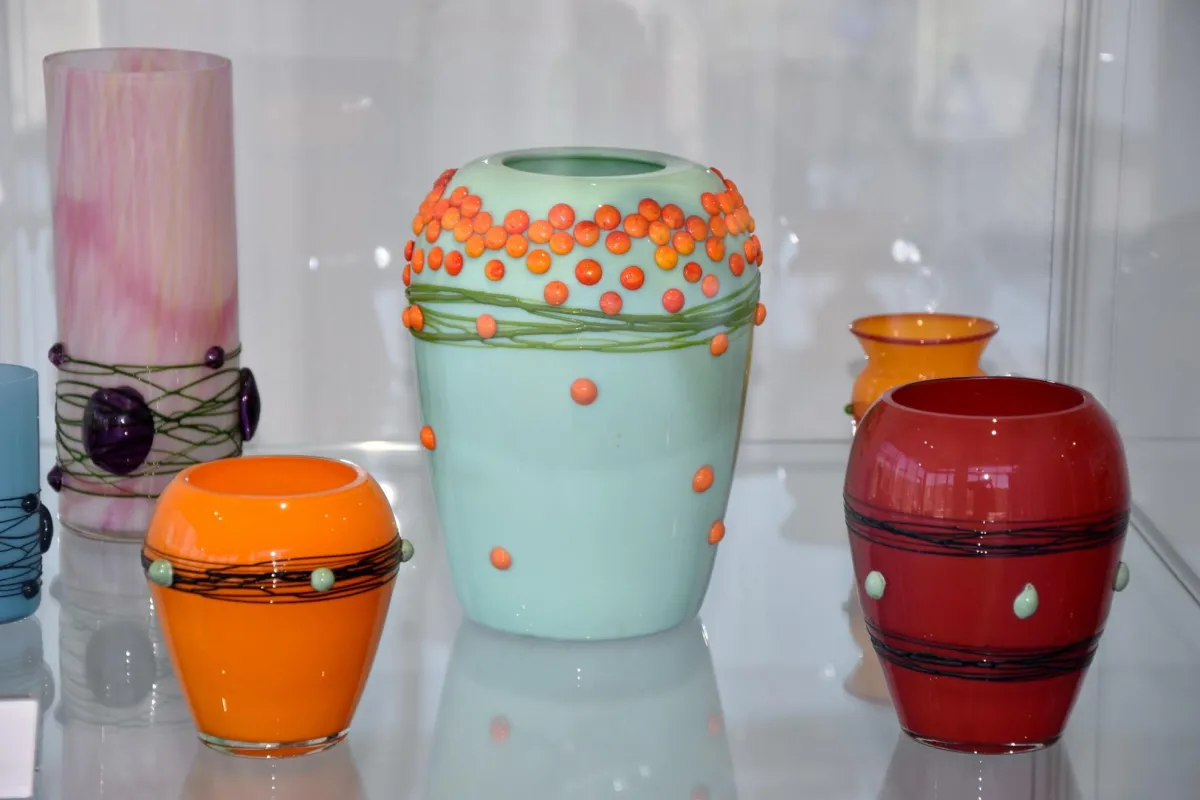 Raritäten aus der Kristallglasfabrik Oberzwieselau: Vasen nach den Entwürfen von Carl v. Reichenbach