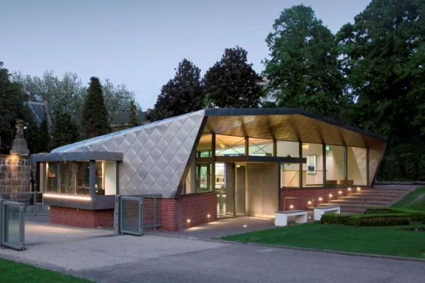 Bild: Deutsch-englisches Glanzstück: Neubau von Wilford Schupp Architekten am Internationalen Gerichtshof