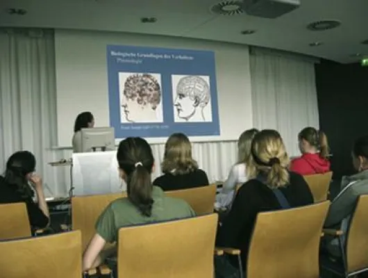 Bild: Fenster zum Gehirn - Und offene Türen für "Girls" am Leipziger Max-Planck-Institut für Kognitions- und Neurowissenschaften