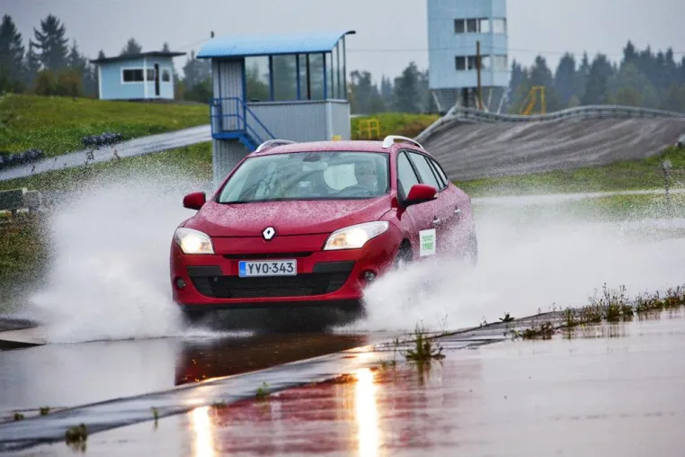 Nokian-Reifen erzielt mit „gut“ das beste Urteil im ADAC-Reifentest und bei der Stiftung Warentest Bild: Nokian-Reifen erzielt mit „gut“ das beste Urteil im ADAC-Reifentest und bei der Stiftung Warentest