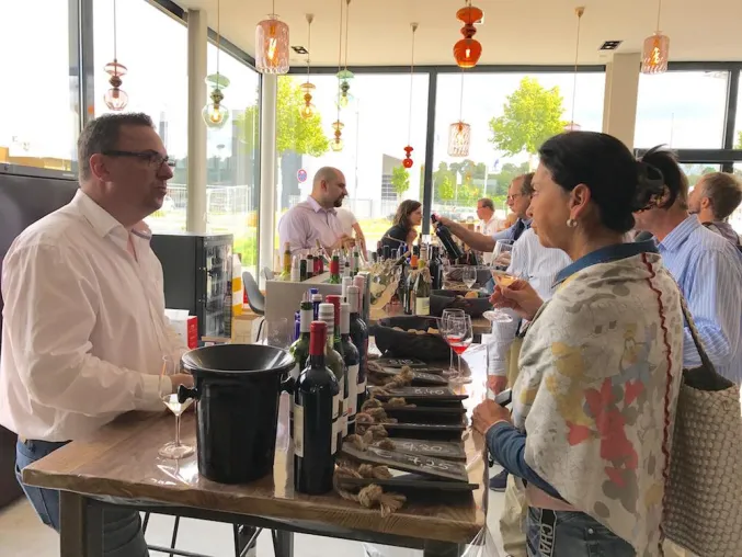 Über 1200 Gäste bei Eröffnung des Vinoscout Flagship Stores Bild: Über 1200 Gäste bei Eröffnung des Vinoscout Flagship Stores