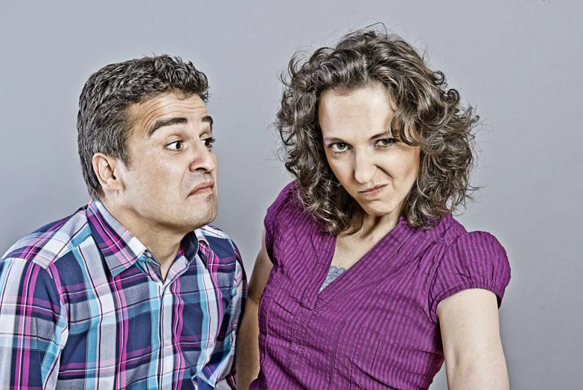 Bei der Premiere des improvisierten Theaterstücks Paartherapie haben nicht nur Pärchen etwas zu la