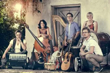 Bild: „Vom Mühlbach num und rundumadum!“ - Benefizkonzert für die Jugendarbeit“ im Barocksaal des Klosters