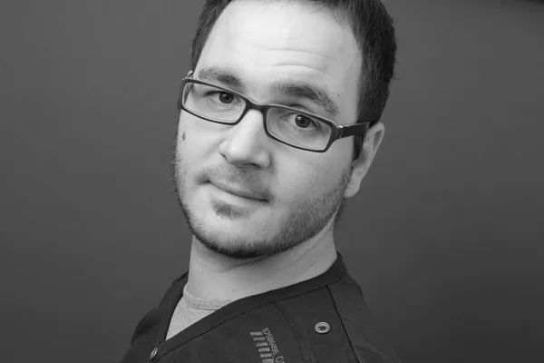 Bild: Marlon Tiroke Photography schenkt Praxen und Unternehmen ein Gesicht