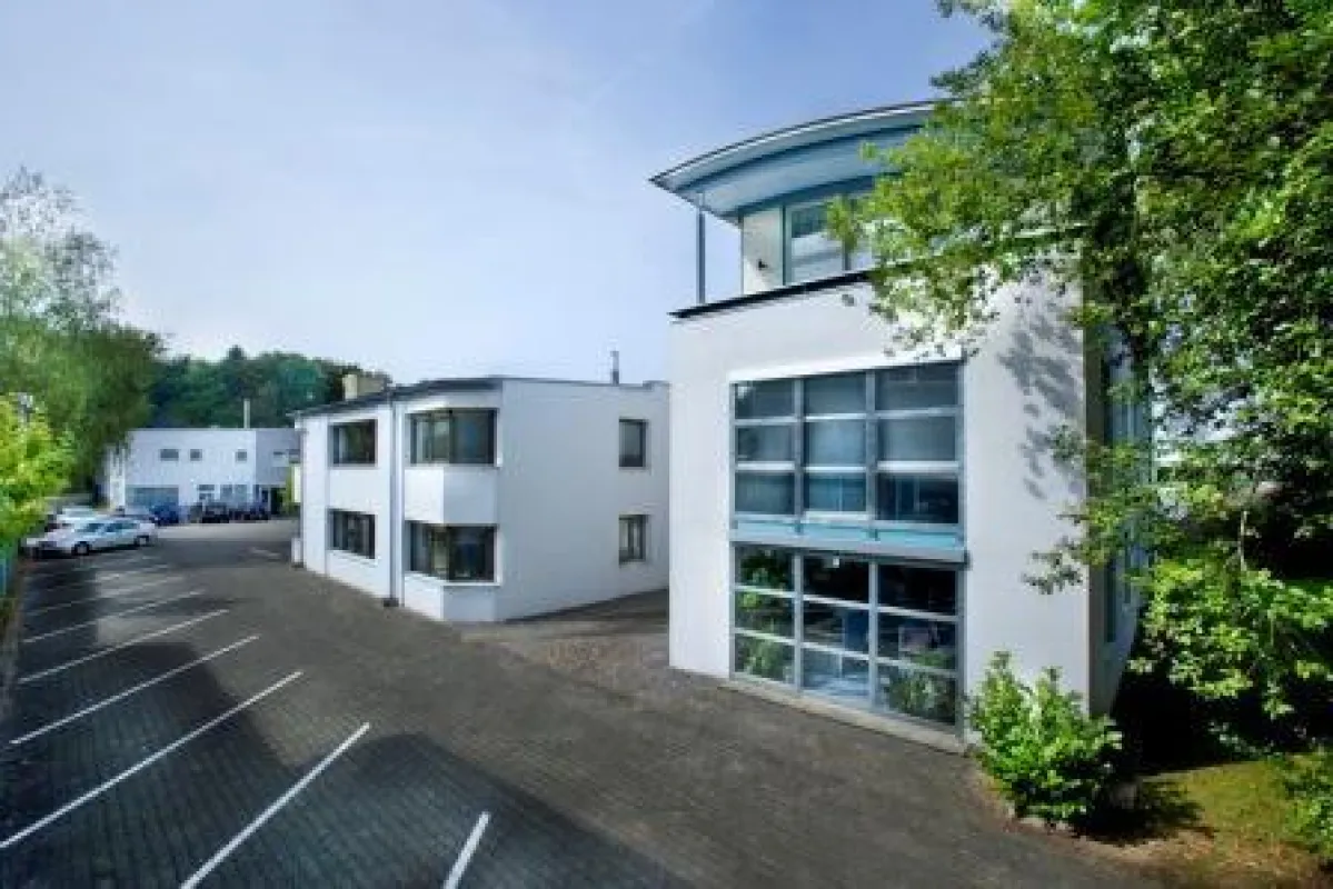 Mehr Platz für Wachstum: Der neue Firmenstandort in Tettnang-Bürgermoos bietet die doppelte Fläche des alten Gebäudes.