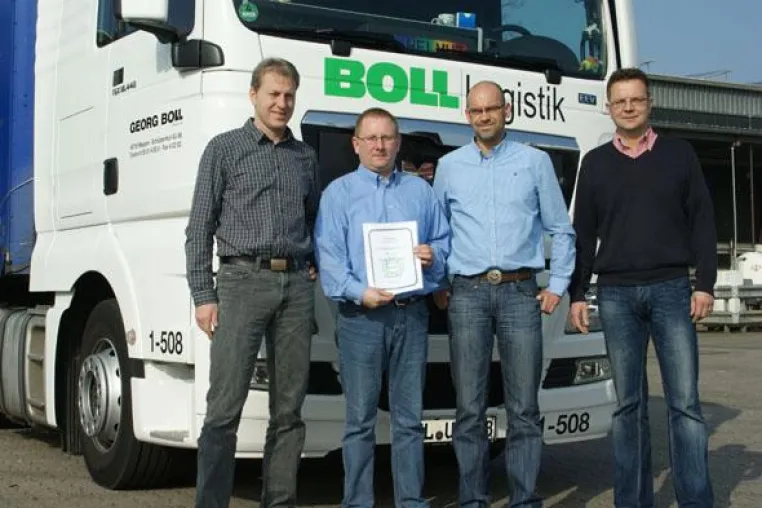 Spedition Boll nimmt Unitrans Umweltpreis 2010 entgegen - Bestes Resultat unter 34 Stationen Bild: Spedition Boll nimmt Unitrans Umweltpreis 2010 entgegen - Bestes Resultat unter 34 Stationen