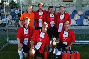 Rund 800 Hobby-Fußballer auf dem Rasen Bild: Rund 800 Hobby-Fußballer auf dem Rasen