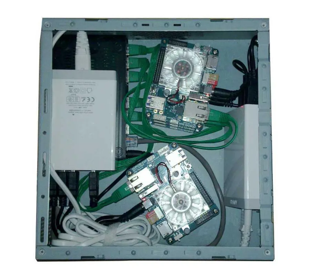 OCR-Cluster mit 48-CPU-Kernen in einem 3-Liter mITX-Gehäuse mit 250'000 Seiten Tagesleistung