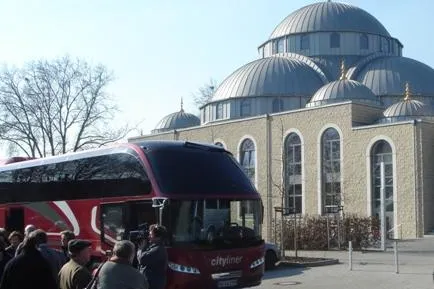 Ev. Initiative „Mehr Dialog - jetzt“ besucht Moscheen und Kirchen im Ruhrgebiet und diskutiert Architektur Bild: Ev. Initiative „Mehr Dialog - jetzt“ besucht Moscheen und Kirchen im Ruhrgebiet und diskutiert Architektur
