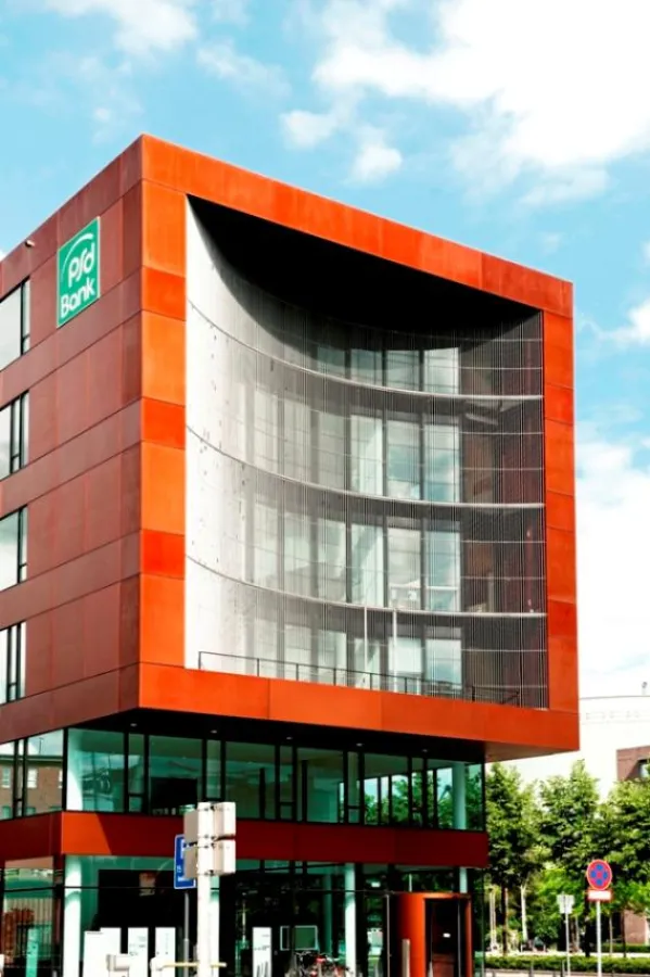 Der Ort des Geschehens: Die Medienfassade der PSD Bank Westfalen-Lippe eG am Münsteraner Stadthafen.