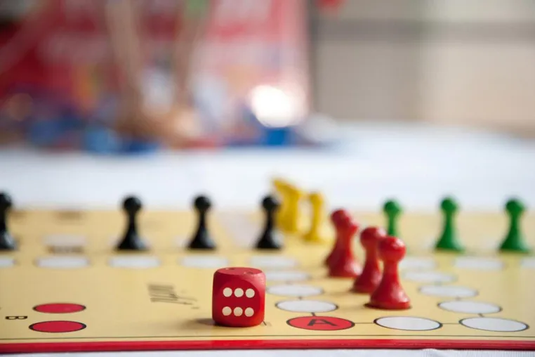 Auftakt für Spielewochen im Elbsandsteingebirge: 1. Landesmeisterschaft im „Mensch ärgere dich nicht“ Bild: Auftakt für Spielewochen im Elbsandsteingebirge: 1. Landesmeisterschaft im „Mensch ärgere dich nicht“