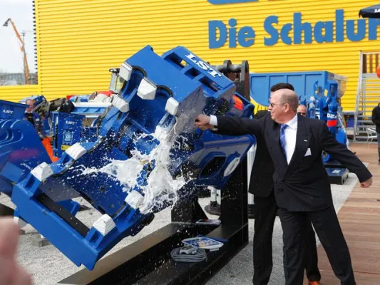 Bild: LST auf der Bauma: eine Weltpremiere, innovative Sonderlösungen und ein deutlich erweitertes Produktspektrum