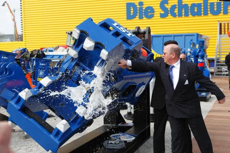 Bild: LST auf der Bauma: eine Weltpremiere, innovative Sonderlösungen und ein deutlich erweitertes Produktspektrum