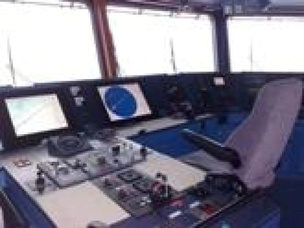 Beispiel eines Brückensystems von Raytheon Anschütz