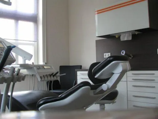 Bild: Zahnarztpraxis erweitert Räumlichkeiten und sucht Vorbereitungsassistenten