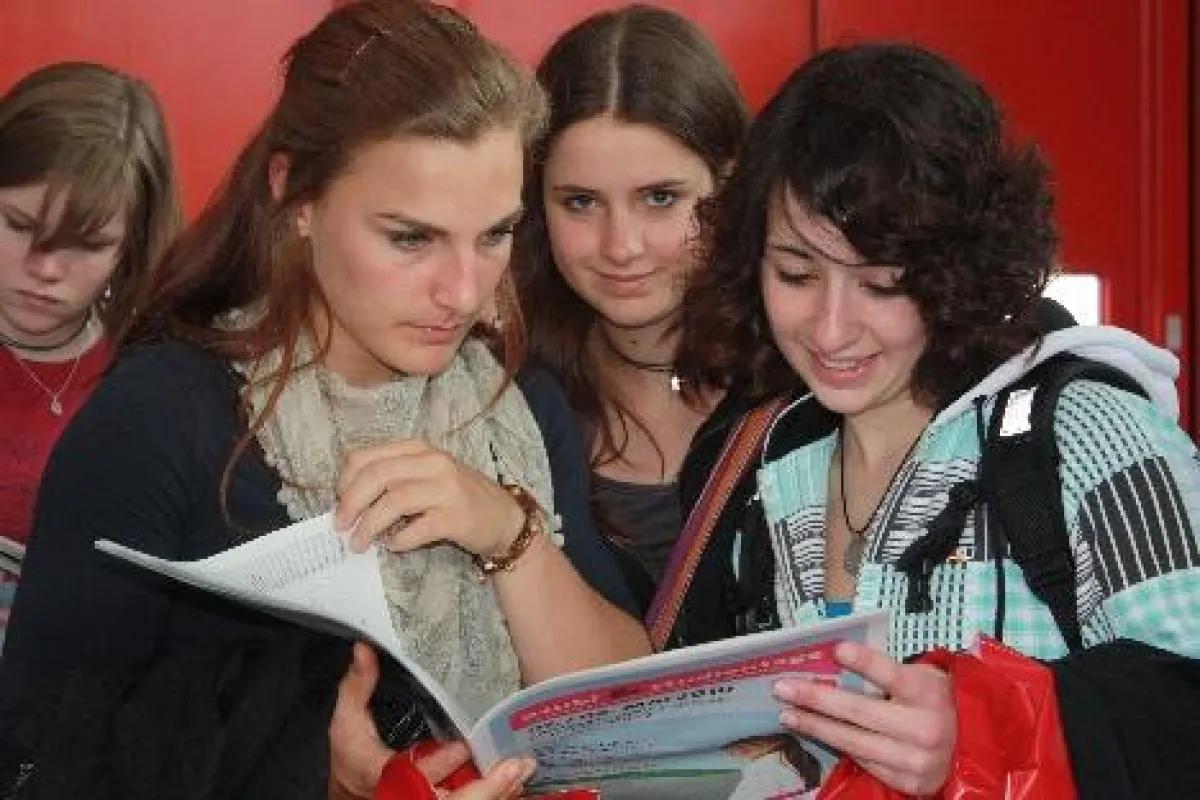 Die Messezeitung der azubi- & studientage enthält alle Informationen zur Messe