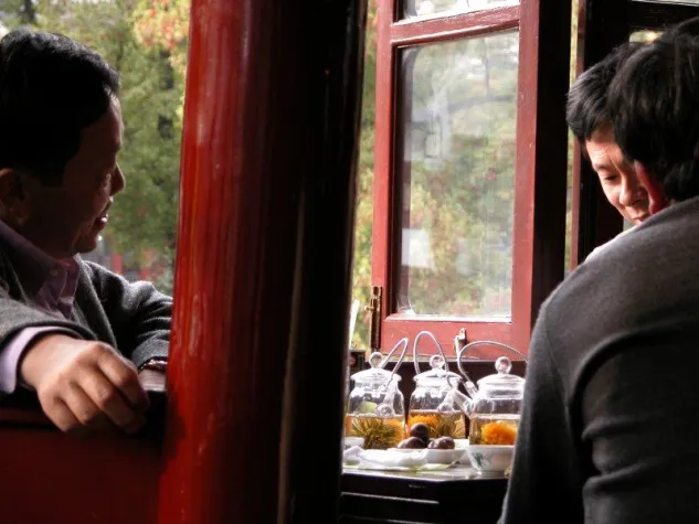 Talk don’t Chat – moderne Teehauskultur statt Small Talk Bild: Talk don’t Chat – moderne Teehauskultur statt Small Talk