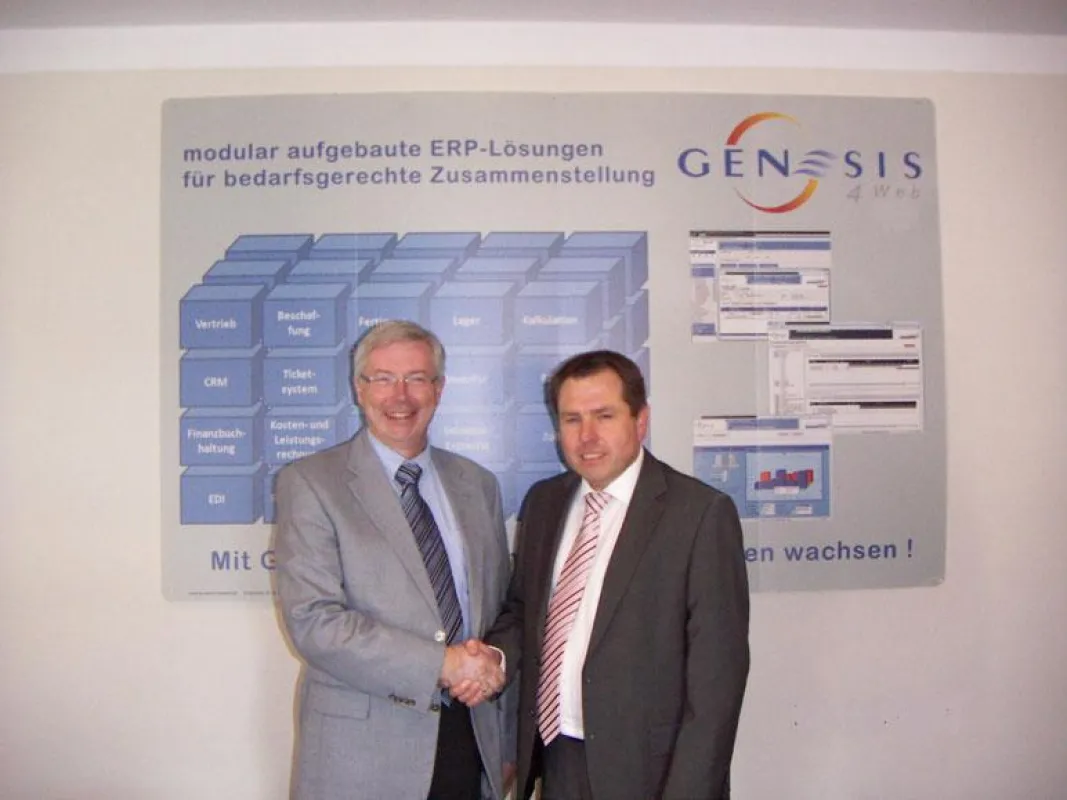 DSS Geschäftsführer Reinhard Wagner (links) und gedeon IT Geschäftsführer Wolfgang Kragt vereinbaren eine engere Partnerschaft