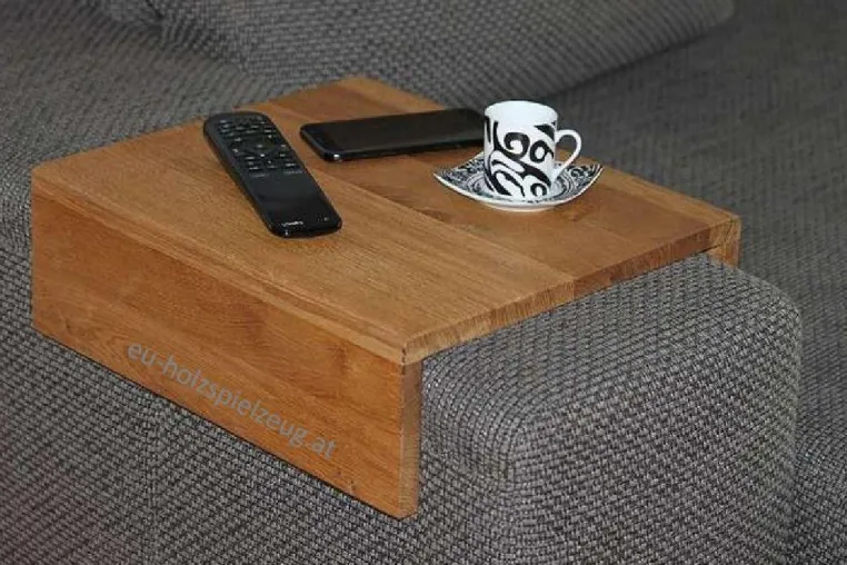 Bild: Couch-Butler, der kleine Helfer aus Holz fürs Sofa
