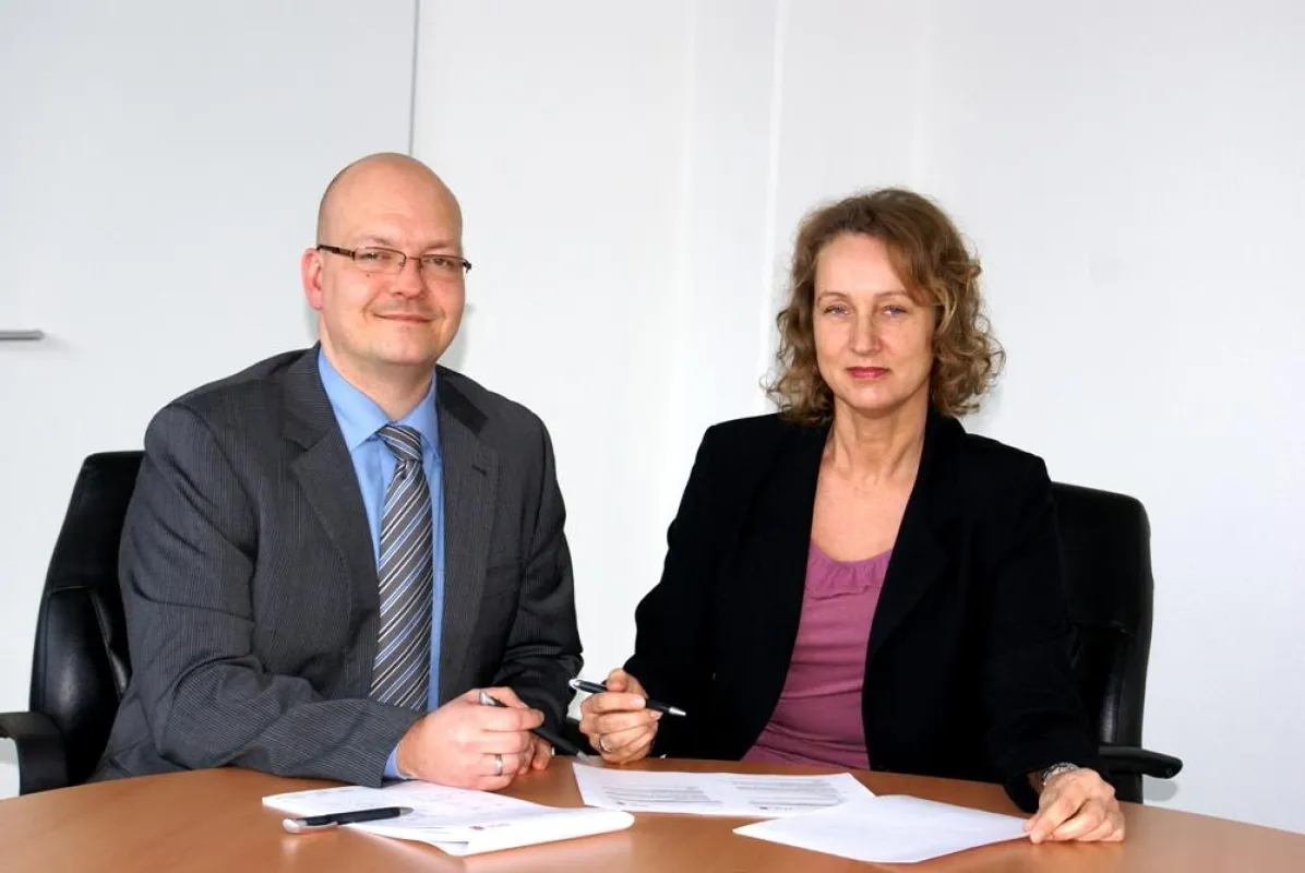 Mischa Wittek (Geschäftsstellenleiter Stuttgart) mit Martina Navarro-Lang (Assistentin des Geschäftsstellenleiters)