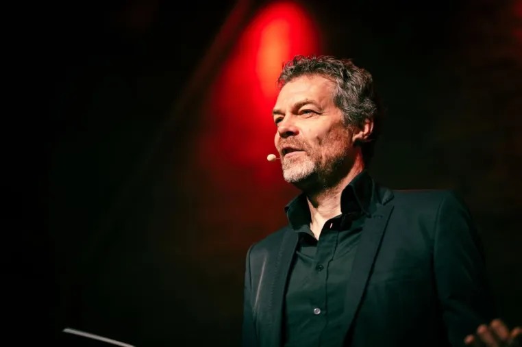 Bild: Ein Konzert, das berührt und coacht: Greg Hunting in Berlin