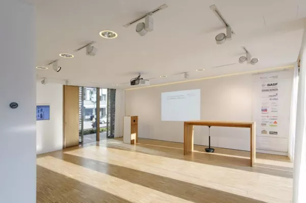 Bild: Das Plus-Energie-Haus des BMVBS zu Gast in Düsseldorf