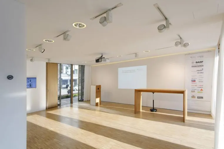 Bild: Das Plus-Energie-Haus des BMVBS zu Gast in Düsseldorf