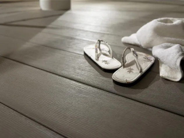 Bild: Terrassendiele mit doppelter Optik