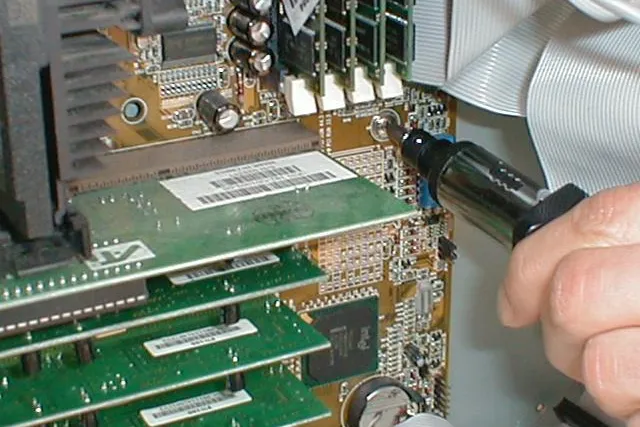 Bild: Computerwerkstatt - So sieht ein PC von innen aus