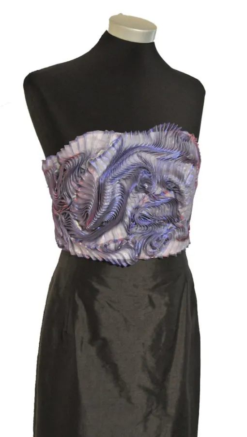 Korsage mit Plissee-Applikation von Marina Krog Foto: Silja Böhm