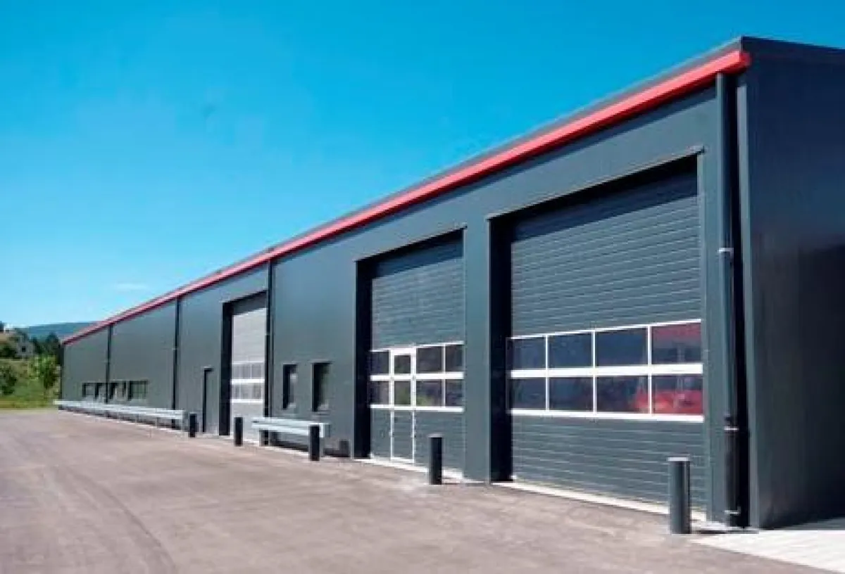 Multifunktionale Fahrzeug- und Lagerhalle für neues DRK-Katastrophenschutz-Zentrum Pfullingen