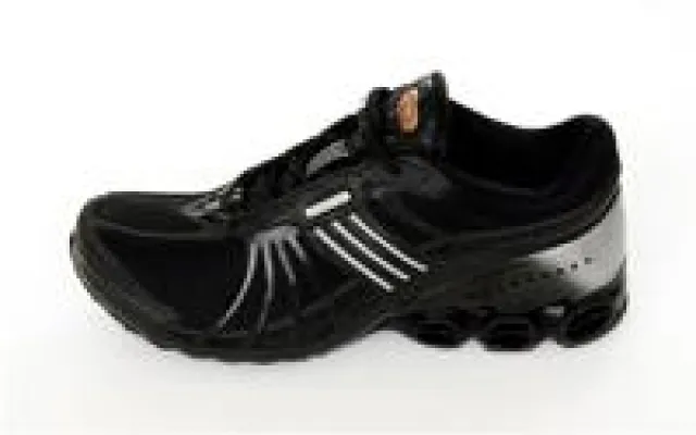 Bild: Die neue adidas Bounce Kollektion auf dem Sprung in die Foot Locker Regale