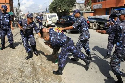 Bild: Nepal stationiert zusätzliche Sicherheitskräfte an der Grenze zu Tibet