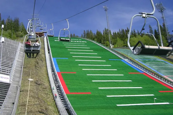 Bild: Weltelite zu Gast in Lillehammer, Norwegen - Sommer Skispringen im August