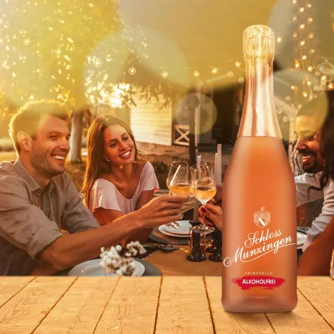 Bild: Prickelnder Genuss ohne Alkohol: Badischer Winzerkeller erweitert Schloss Munzingen Young Line um neuen Rosé