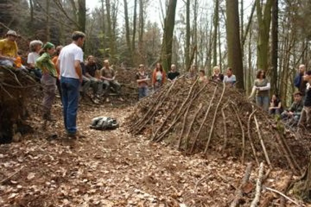Bau einer Schutzhütte