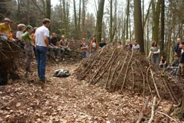 Bild: Start der zertifizierten Weiterbildung „Natur- und Wildnispädagogik“ am 25. Oktober 2012 in Halle