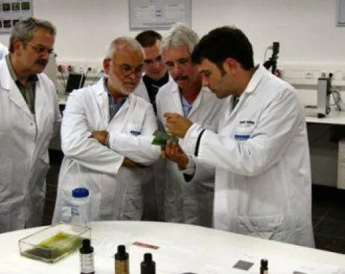 Bild: ZESTRON Workshop zum Thema „Systematik und Methoden der Schadensanalyse“