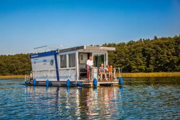 Probewohnen und Testtörns auf schwimmenden Häusern und Hausbooten Bild: Probewohnen und Testtörns auf schwimmenden Häusern und Hausbooten