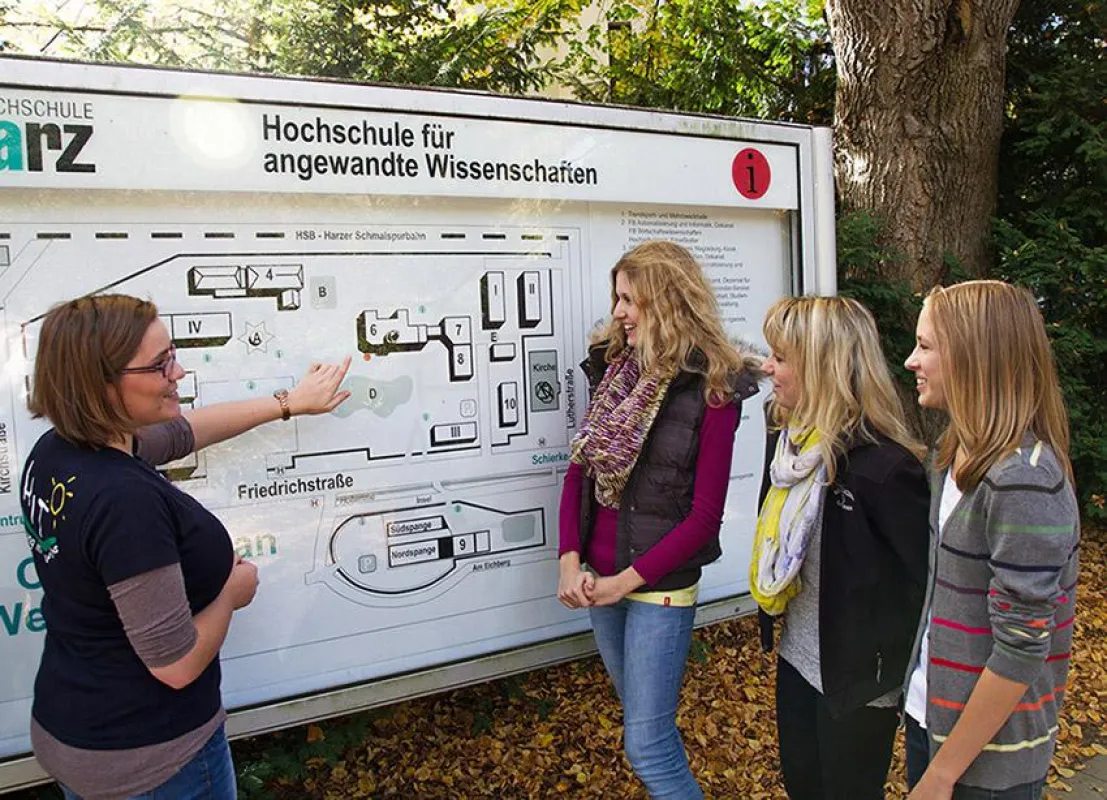 Die Hochschule Harz bietet in den Herbstferien 2014 für Schüler ein Schnupperstudium an.