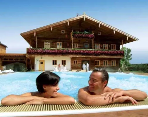 Bild: Die Thermen im Passauer Land: Sprudelnde Heilkraft aus Europas größtem Thermalwassersee