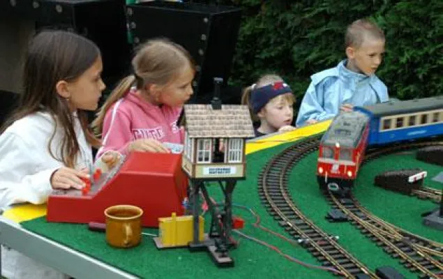 24.8.06 Kinder übernehmen Fahrbetrieb - Spur0 in Kinderhand Bild: 24.8.06 Kinder übernehmen Fahrbetrieb - Spur0 in Kinderhand