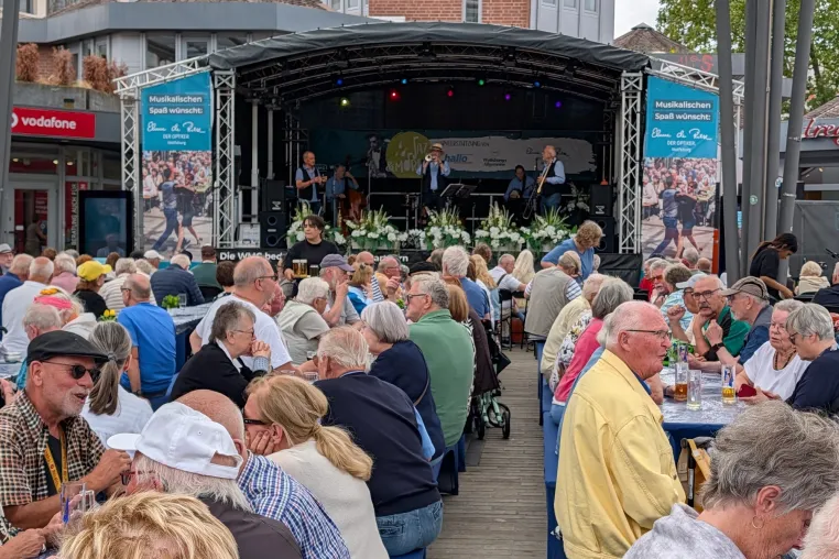 Saratoga Seven Jazzband begeistert Publikum bei Jazz & more Bild: Saratoga Seven Jazzband begeistert Publikum bei Jazz & more
